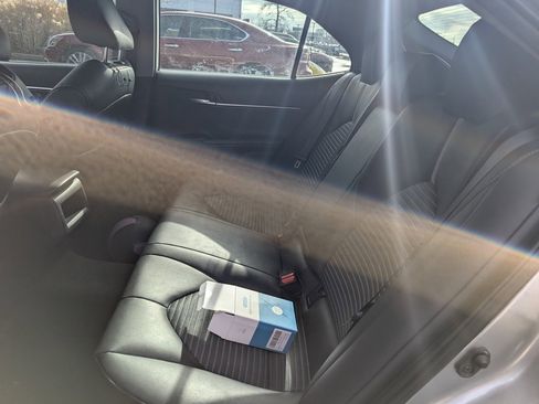 Used 2019 Toyota Camry SE image 8