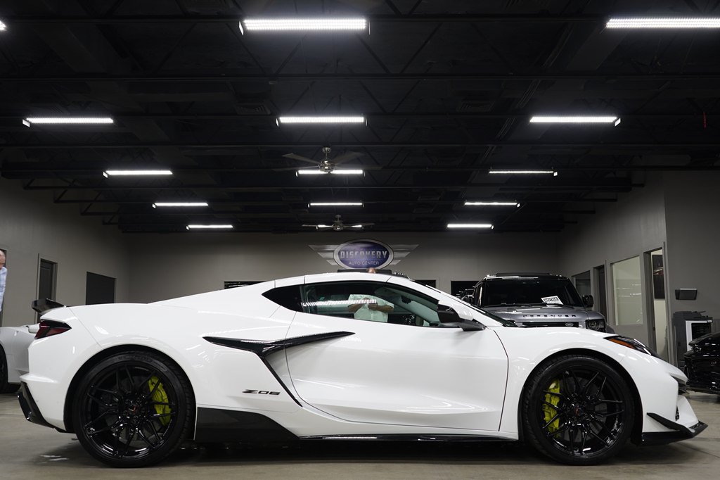 Used 2023 Chevrolet Corvette Z06 w/ Engine Appearance Package RWD image 6