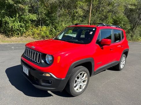 Used 2018 Jeep Renegade Latitude w/ Cold Weather Group AWD/4WD image 3