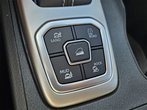 New 2026 Nissan Frontier SV w/ All-Weather Content Package image 23