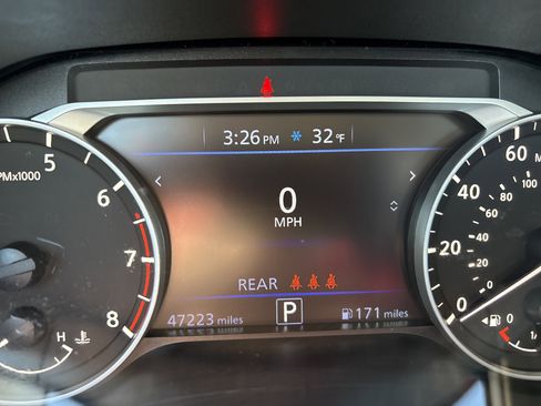 Used 2024 Nissan Altima 2.5 SV image 11