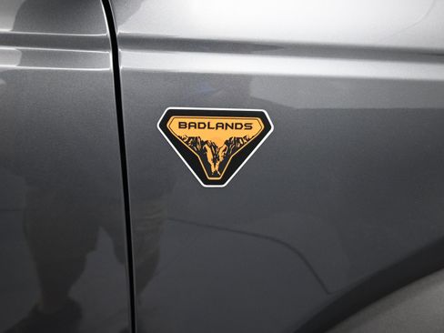 Used 2025 Ford Bronco Badlands image 5