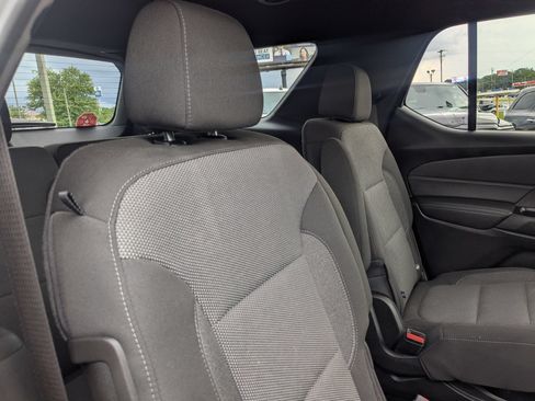Used 2023 Chevrolet Traverse LT FWD image 27
