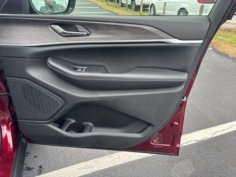 New 2025 Jeep Grand Cherokee L Limited w/ Trailer Tow Package image 9