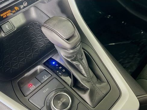 Used 2020 Toyota RAV4 LE image 23