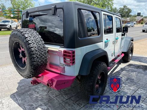 Used 2015 Jeep Wrangler Unlimited Rubicon w/ Connectivity Group AWD/4WD image 4