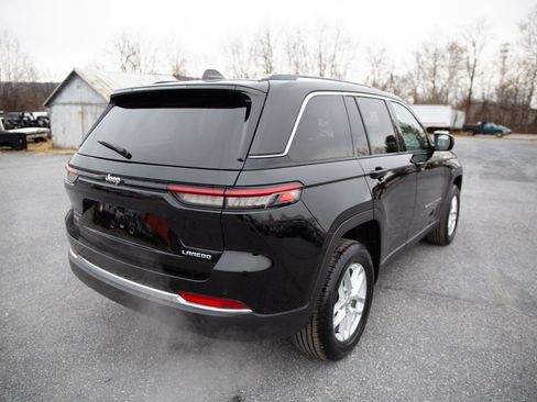 Used 2023 Jeep Grand Cherokee Laredo image 5
