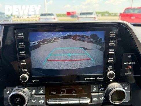 Used 2022 Toyota Highlander XLE AWD/4WD image 20