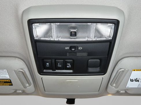 Used 2016 Toyota 4Runner SR5 AWD/4WD image 19