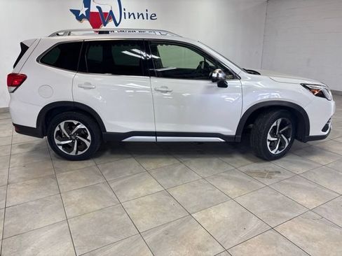 Used 2022 Subaru Forester Touring AWD/4WD image 4