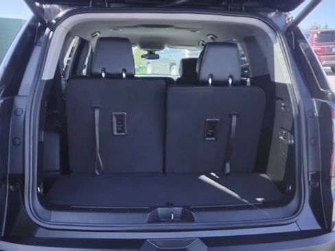 Used 2023 GMC Acadia SLT image 32