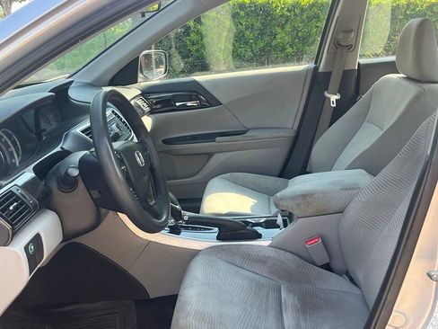 Used 2017 Honda Accord LX image 10