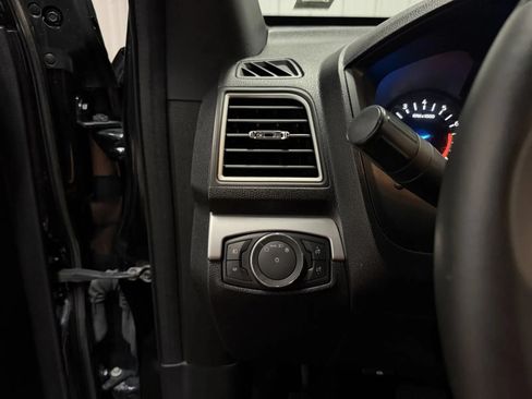 Used 2017 Ford Explorer XLT AWD/4WD image 23