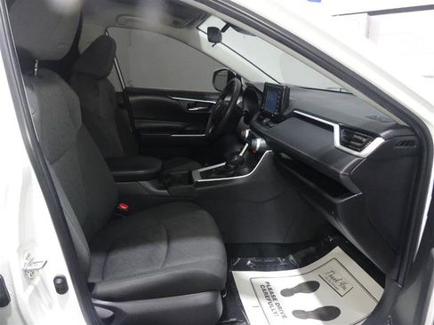 Used 2022 Toyota RAV4 XLE AWD/4WD image 22