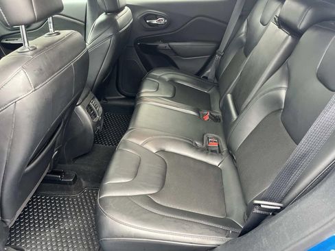 Used 2020 Jeep Cherokee Latitude Plus image 13