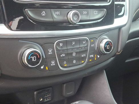 Certified 2020 Chevrolet Traverse LT w/ LT Premium Package image 17