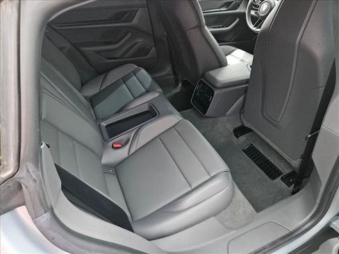 Used 2022 Porsche Taycan RWD image 19