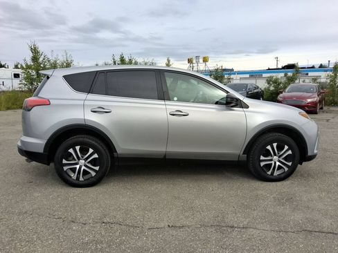 Used 2018 Toyota RAV4 LE w/ All Weather Liner Package AWD/4WD image 9
