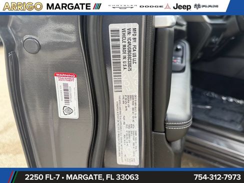 Used 2025 Jeep Grand Cherokee Limited w/ Black Appearance Package RWD image 21
