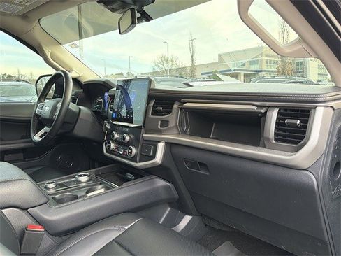 Used 2024 Ford Expedition XLT image 16