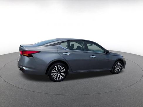 Used 2025 Nissan Altima 2.5 SV FWD image 15