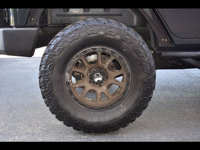 Used 2017 Jeep Wrangler Unlimited Rubicon w/ Connectivity Group AWD/4WD image 35