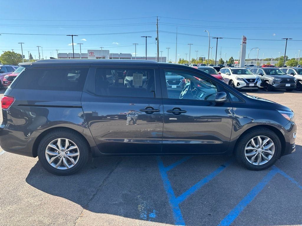 Used 2021 Kia Sedona EX FWD image 4