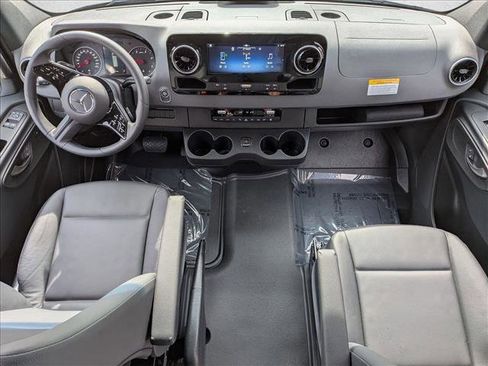 Used 2025 Mercedes-Benz Sprinter 2500 image 16