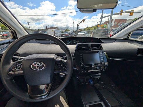 Used 2021 Toyota Prius LE image 21