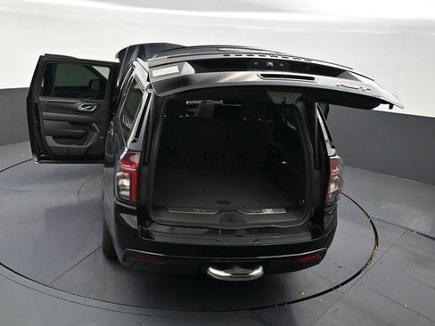 Used 2024 Chevrolet Suburban RST w/ Luxury Package image 32