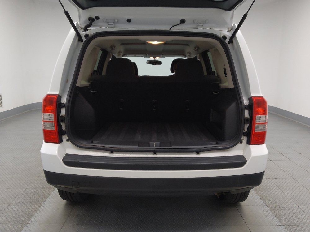 Used 2016 Jeep Patriot Latitude FWD image 29