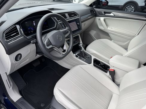Certified 2023 Volkswagen Tiguan SE FWD image 15