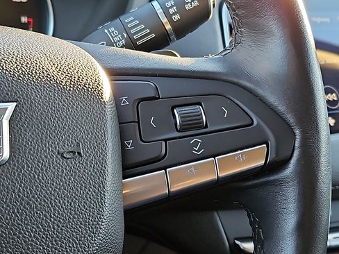 Used 2023 Cadillac XT4 Luxury w/ Cold Weather Package image 21