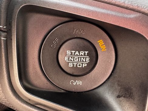 Used 2025 Jeep Wrangler Unlimited Rubicon AWD/4WD image 22
