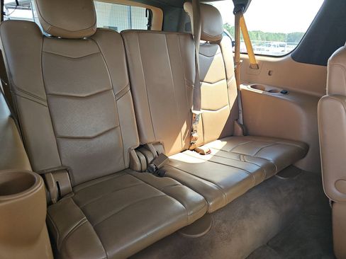 Used 2017 Cadillac Escalade ESV Platinum AWD/4WD image 6