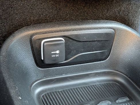 Used 2025 Chrysler Pacifica Select FWD image 25