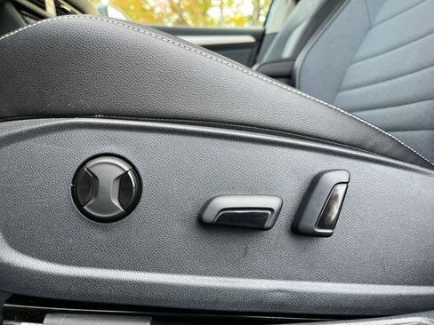 Used 2025 Volkswagen Jetta SE image 24