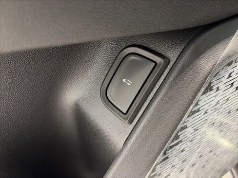New 2026 Chevrolet Equinox LT w/ Convenience Package II FWD image 10
