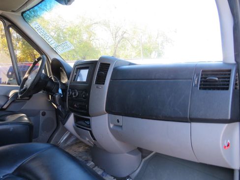 Used 2010 Freightliner Sprinter 2500 RWD image 10