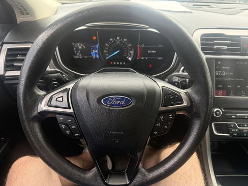 Used 2017 Ford Fusion SE w/ Fusion SE Technology Package FWD image 14