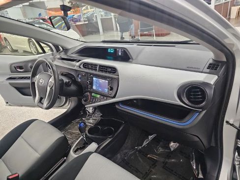 Used 2012 Toyota Prius C One image 8