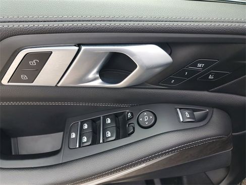 Used 2022 BMW X5 xDrive40i w/ Premium Package image 27