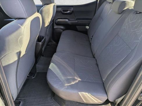 Used 2016 Toyota Tacoma TRD Off-Road image 17