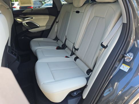 Used 2025 Audi Q5 Prestige w/ 20" Wheel Package AWD/4WD image 14
