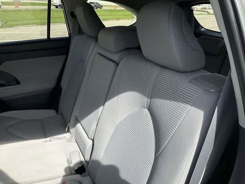 Used 2023 Toyota Highlander LE FWD image 16