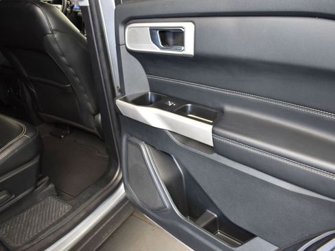 Used 2022 Ford Explorer Limited image 24