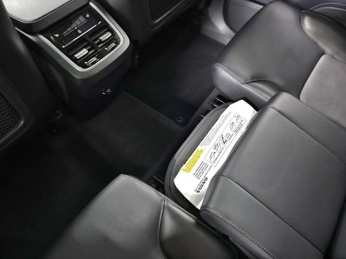 Used 2019 Volvo XC90 T5 Momentum w/ Multimedia Package AWD/4WD image 34
