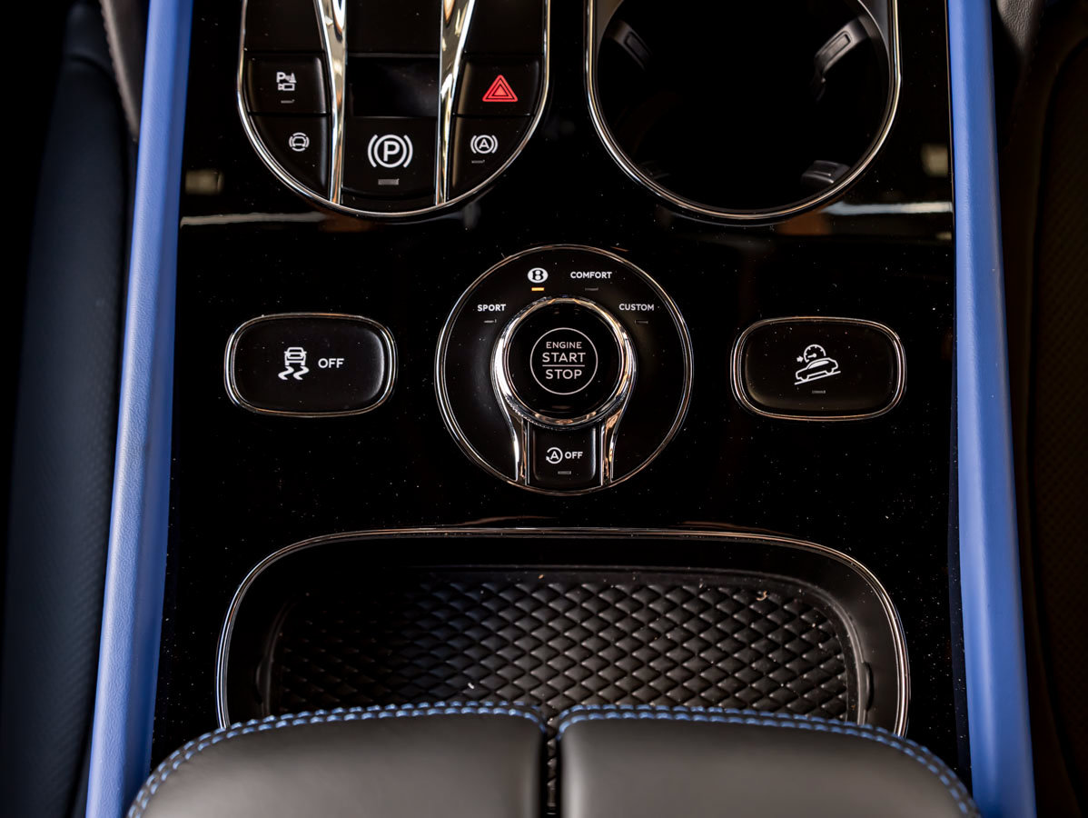 Certified 2025 Bentley Bentayga AWD/4WD image 27