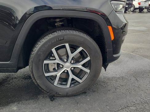 Used 2025 Jeep Grand Cherokee L Limited w/ Luxury Tech Group II image 10