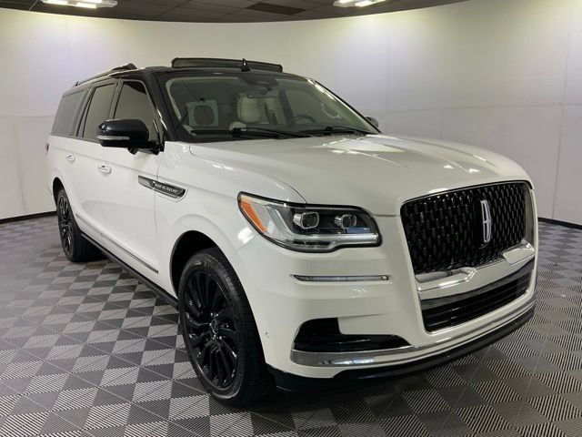 Used 2022 Lincoln Navigator L Black Label AWD/4WD image 3